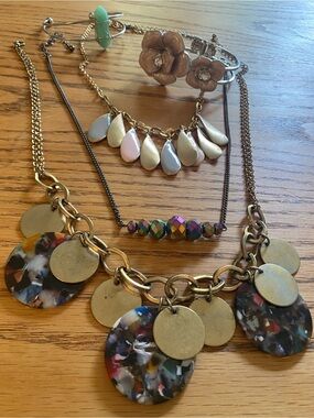 Mixed Career Jewellery Lot – 3 Necklaces & 2 Bracelets